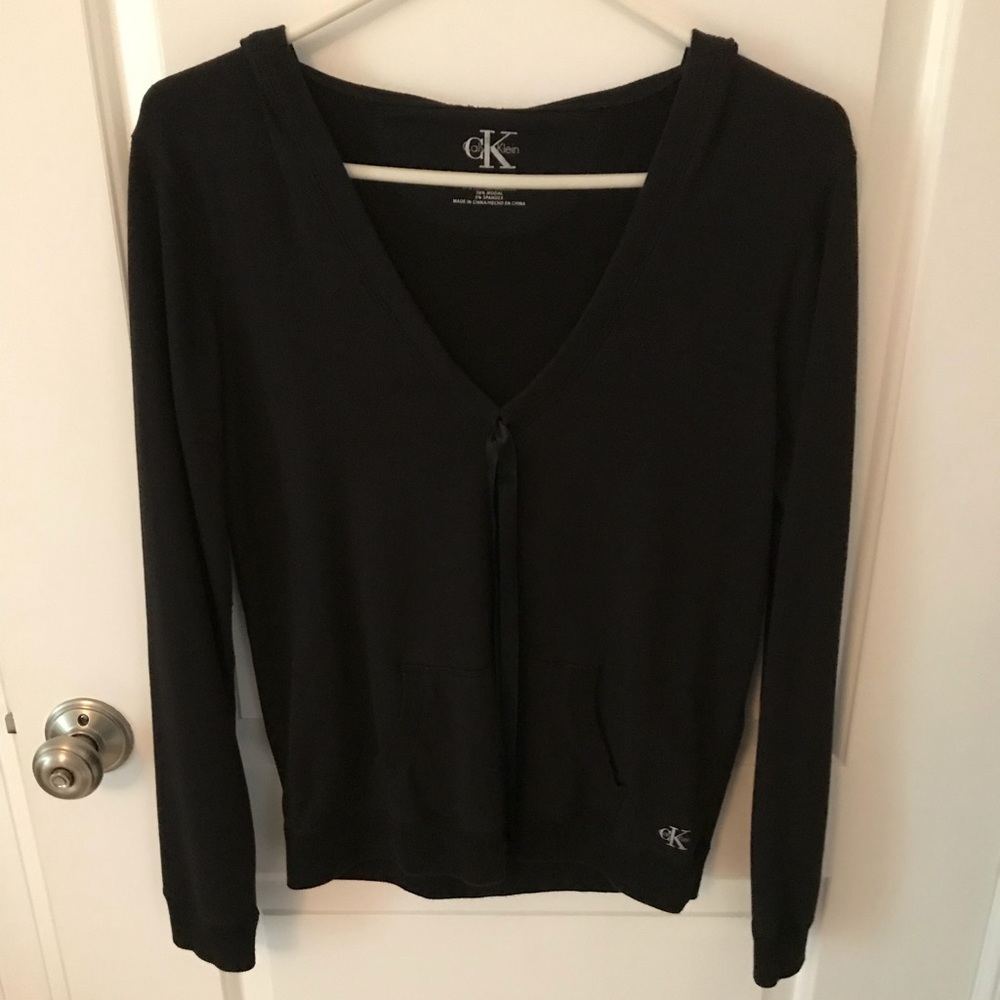 Black v-neck sweatshirt with hood